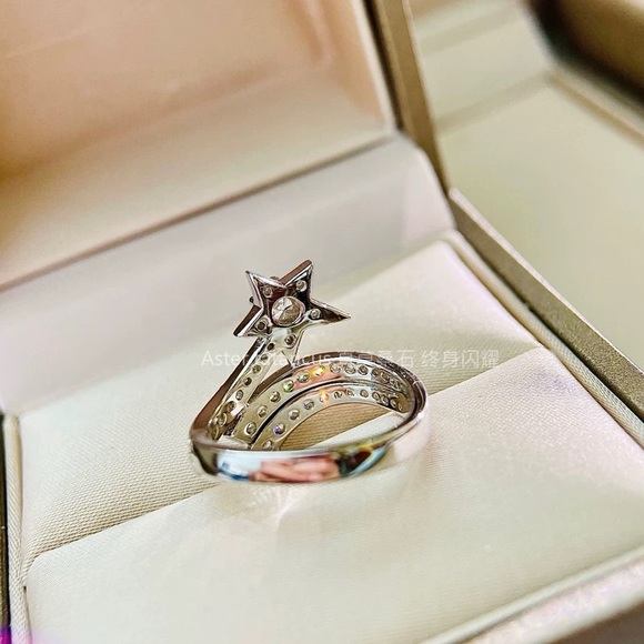 moissanite ring - Picture 4 of 5